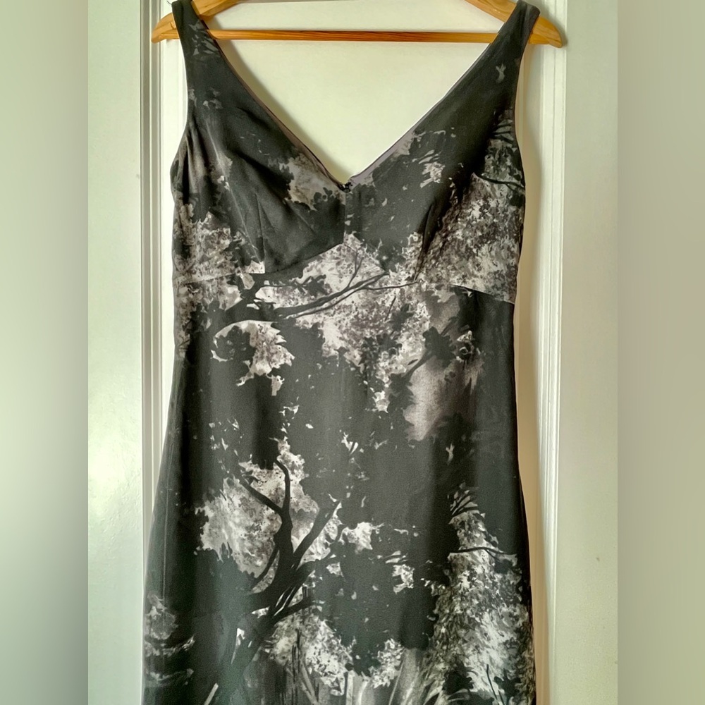 Elegant Black Gray Tree Floral Dress size 0/XS. Bust 17”
